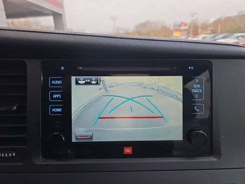 Used 2016 Toyota Sienna Limited Premium image 24