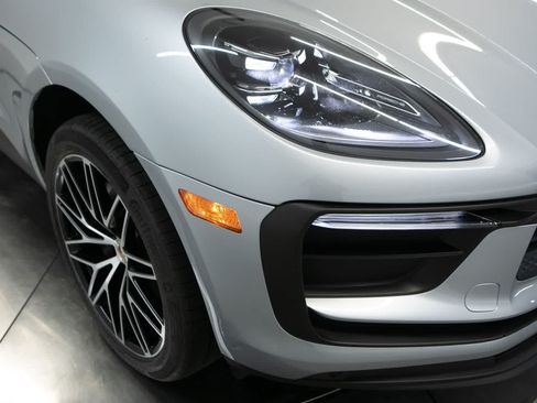 Certified 2023 Porsche Macan AWD/4WD image 12
