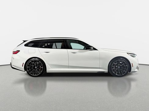 Used 2025 BMW M5 Touring AWD/4WD image 2