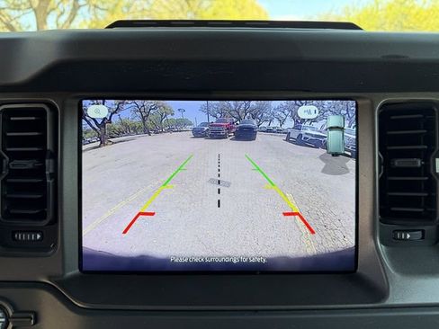 Used 2025 Ford Bronco Badlands image 16