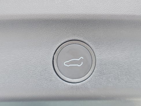 Used 2025 Tesla Model Y Long Range image 13