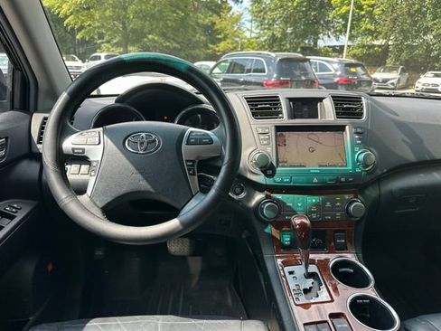 Used 2012 Toyota Highlander Limited w/ Tow Pkg AWD/4WD image 9