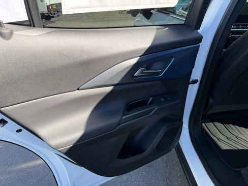 New 2026 Chevrolet Equinox EV LT image 18