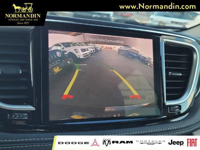 Used 2024 Chrysler Pacifica Limited FWD image 10