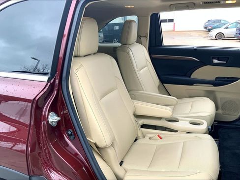 Used 2017 Toyota Highlander Limited Platinum FWD image 18