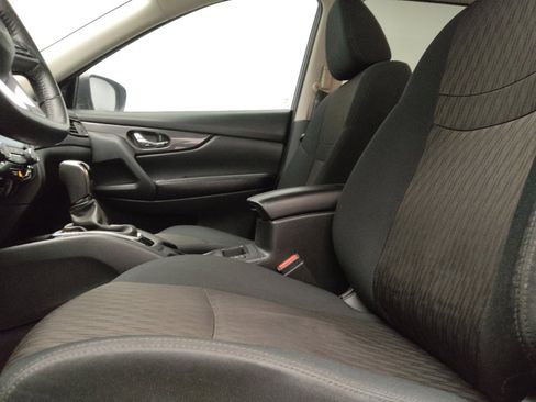 Used 2019 Nissan Rogue SV FWD image 17