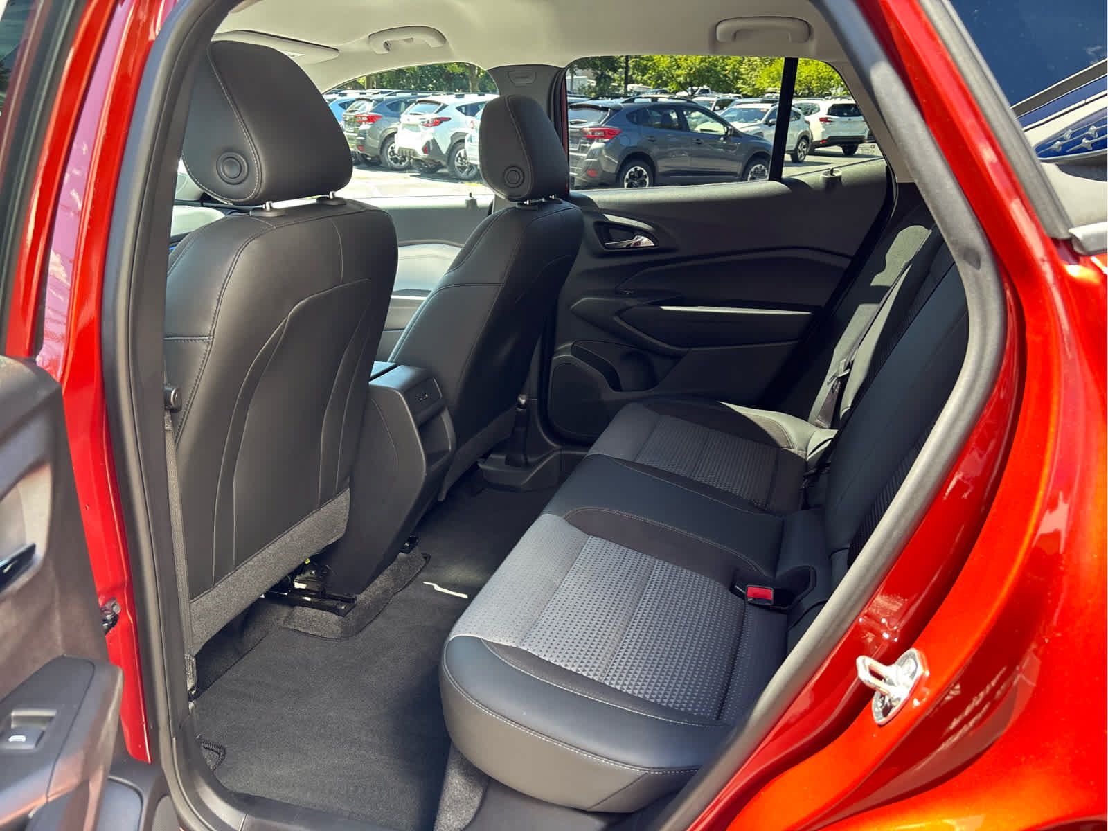 Used 2024 Chevrolet Trax LT w/ LT Convenience Package FWD image 25