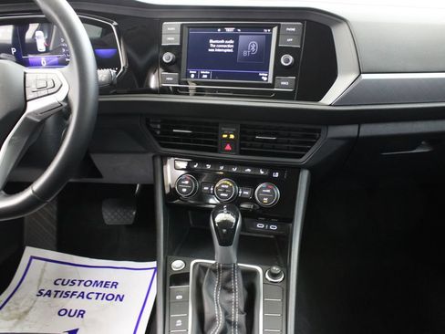 Certified 2023 Volkswagen Jetta SE FWD image 21