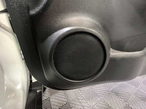 Used 2019 Nissan Rogue S image 27