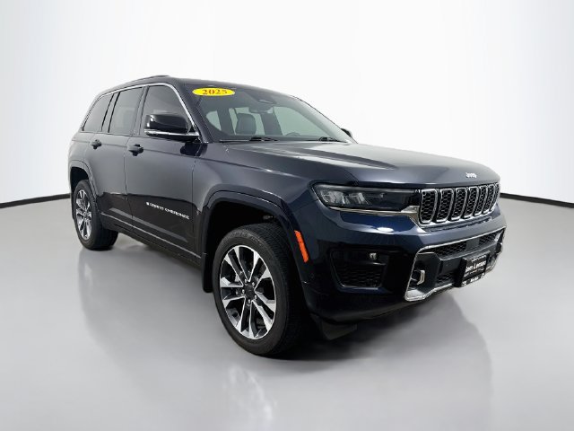 Used 2025 Jeep Grand Cherokee Overland w/ Luxury Tech Group IV AWD/4WD image 1