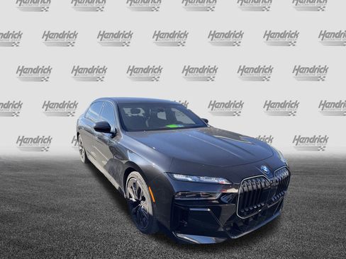 Certified 2025 BMW 760i xDrive w/ Executive Package image 5
