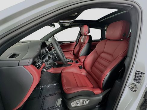 New 2026 Porsche Macan S image 5