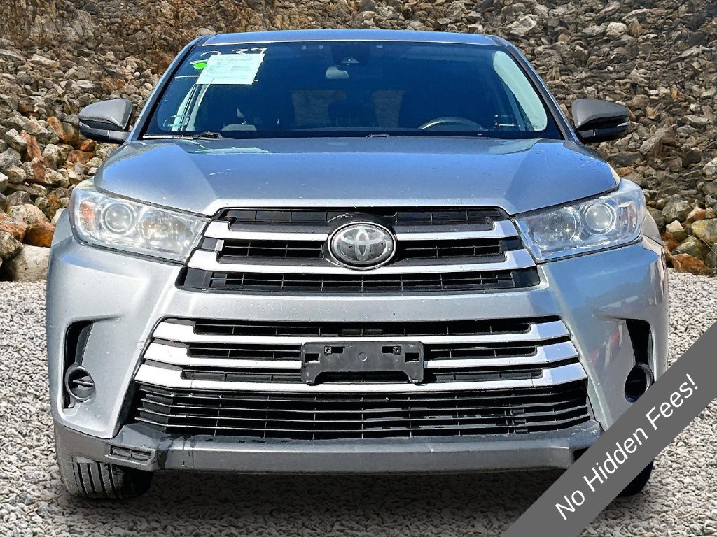 Used 2019 Toyota Highlander LE AWD/4WD image 3