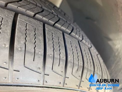 Used 2019 Dodge Grand Caravan SXT FWD image 13