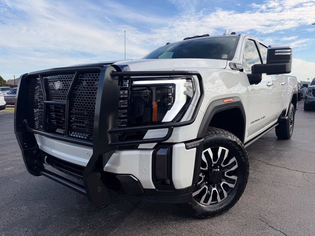Used 2024 GMC Sierra 2500 Denali Ultimate AWD/4WD image 2