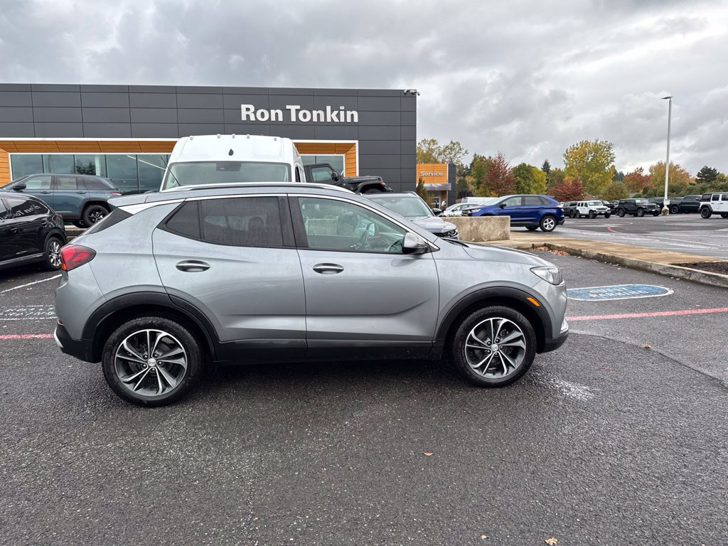 Used 2023 Buick Encore GX Select w/ Safety Package II FWD image 9