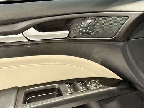 Used 2018 Ford Fusion Titanium AWD/4WD image 17