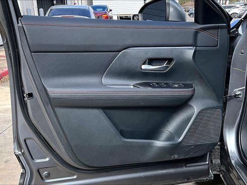 Certified 2025 Nissan Kicks SR image 21