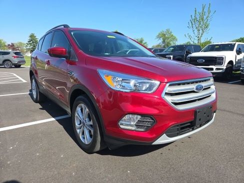 Used 2018 Ford Escape SE image 1