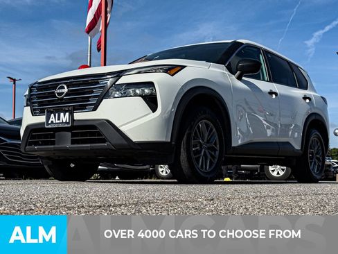 Used 2024 Nissan Rogue S FWD image 2