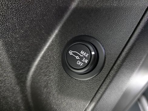 Used 2019 Chevrolet Equinox LT FWD image 17