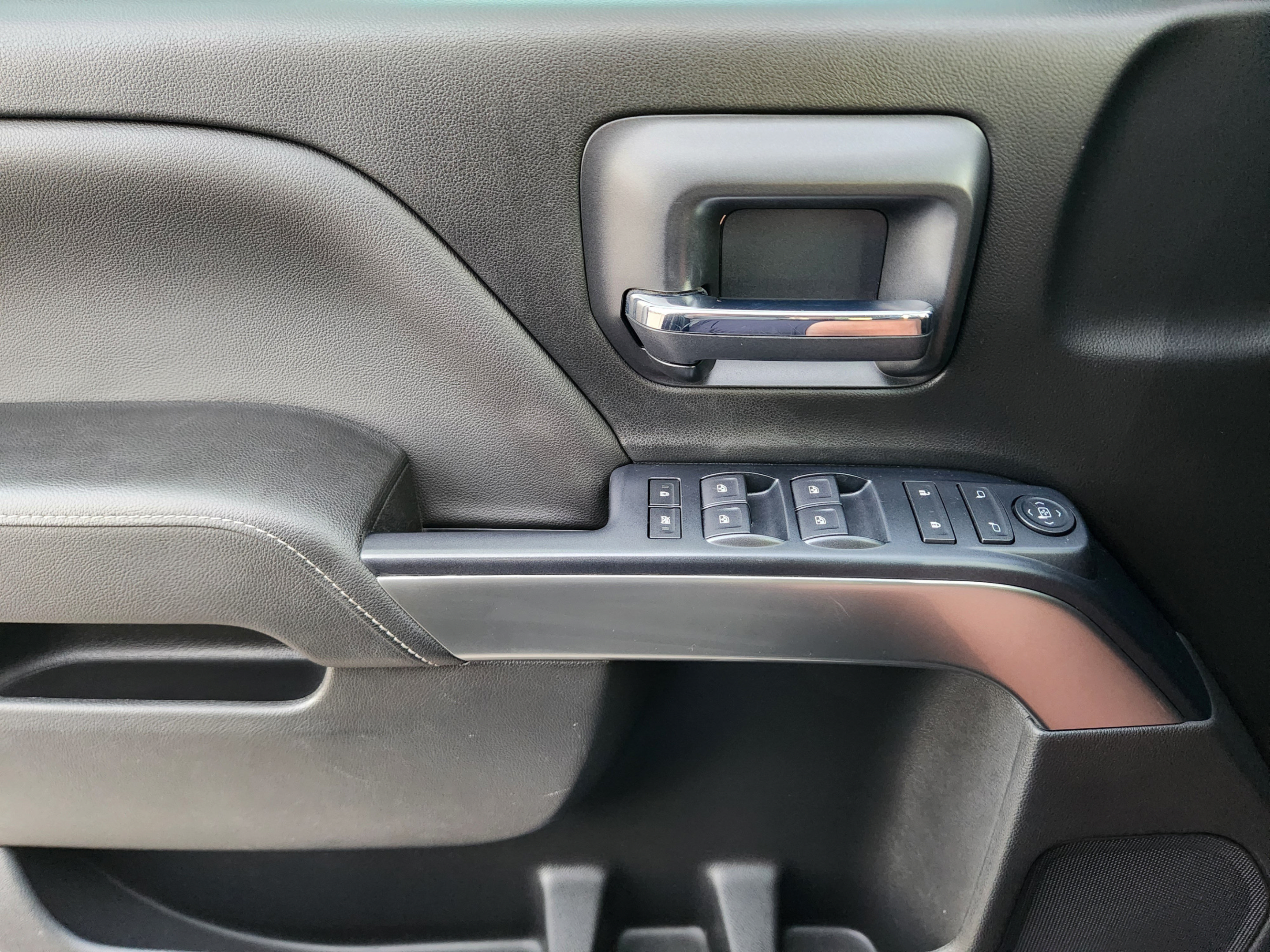 Used 2018 Chevrolet Silverado 1500 LT w/ Texas Edition RWD image 18