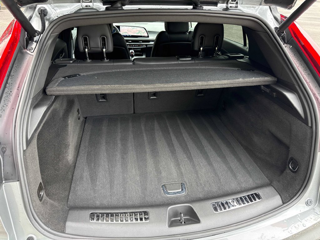 Used 2025 Cadillac XT4 Premium Luxury FWD image 30