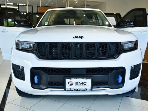 Used 2023 Jeep Grand Cherokee 30th Anniversary AWD/4WD image 2