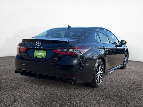 Used 2023 Toyota Camry SE w/ Cold Weather Package image 5