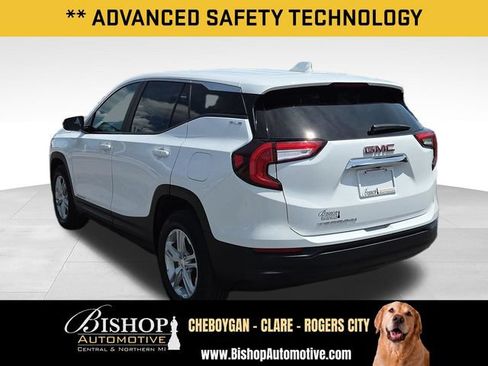Used 2024 GMC Terrain SLE w/ LPO, Floor Liner Package FWD image 9
