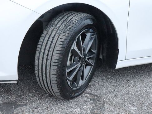 Used 2024 Kia Forte LXS image 17