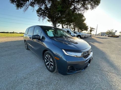 Used 2025 Honda Odyssey EX-L image 3