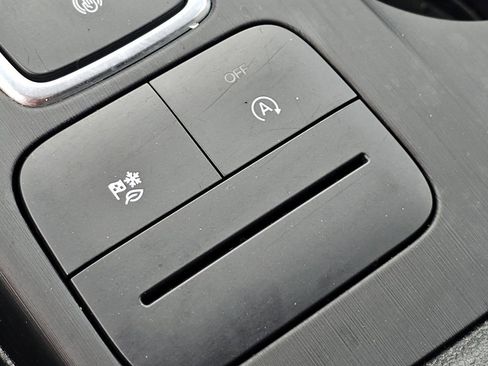 Used 2020 Ford Escape SE image 15