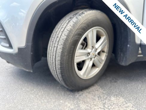Used 2019 Chevrolet Trax LT w/ LT Convenience Package FWD image 26