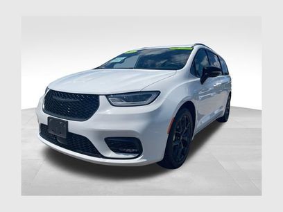 Used 2025 Chrysler Pacifica Limited