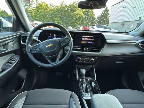 Used 2025 Chevrolet TrailBlazer LT AWD/4WD image 8