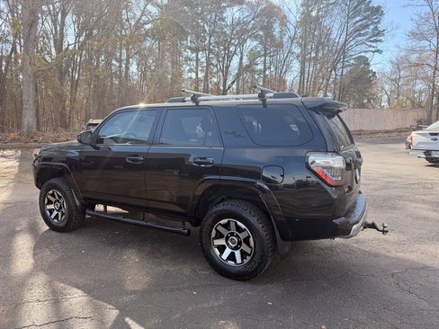 Used 2017 Toyota 4Runner TRD Off-Road image 3