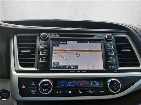 Used 2019 Toyota Highlander XLE FWD image 9
