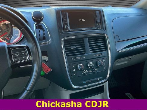 Used 2019 Dodge Grand Caravan SXT image 9