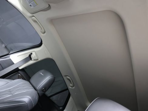 Used 2022 Buick Envision Avenir w/ Technology Package II image 11