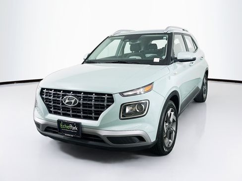 Used 2025 Hyundai Venue SEL FWD image 3
