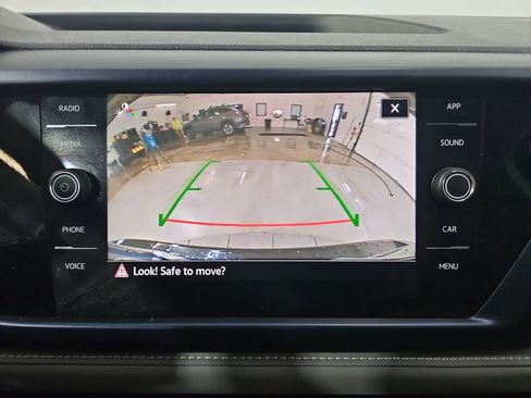 Certified 2024 Volkswagen Taos SE image 22