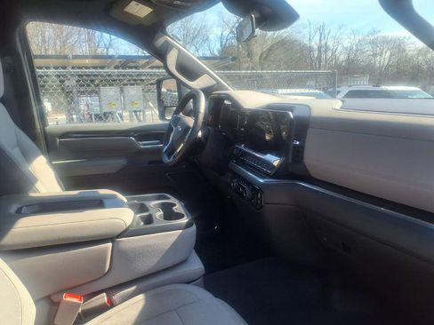 Used 2025 Chevrolet Silverado 2500 LT w/ Convenience Package image 8