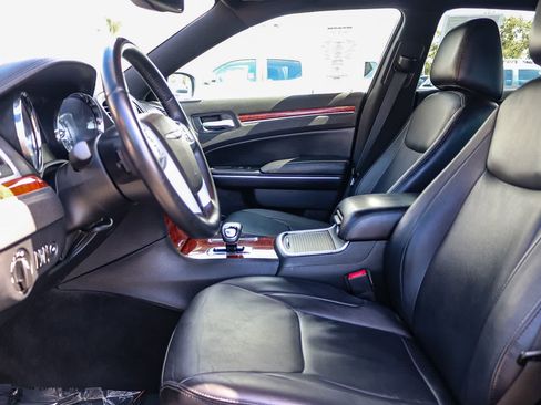 Used 2014 Chrysler 300 RWD image 18