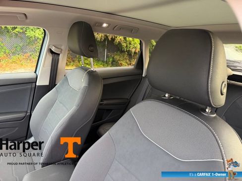 Used 2025 Volkswagen Taos SE FWD image 12