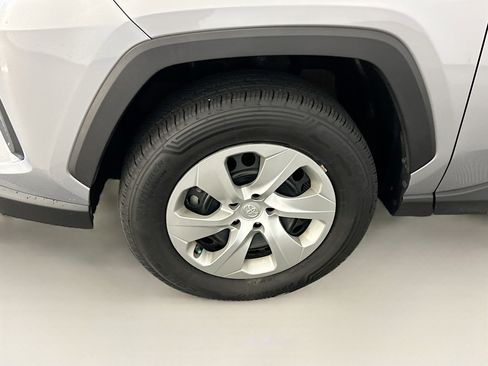 Used 2022 Toyota RAV4 LE image 11