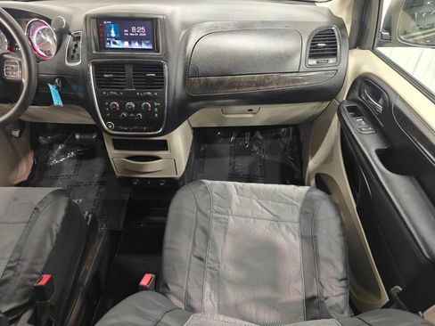 Used 2012 Dodge Grand Caravan SXT FWD image 24