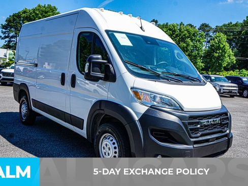 Used 2025 RAM ProMaster 2500 w/ Convenience Group FWD image 3