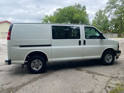 Used 2020 GMC Savana 2500 w/ Driver Convenience Package RWD image 6