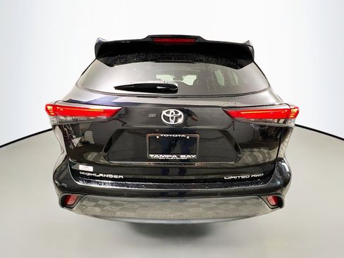 Used 2023 Toyota Highlander Limited image 6